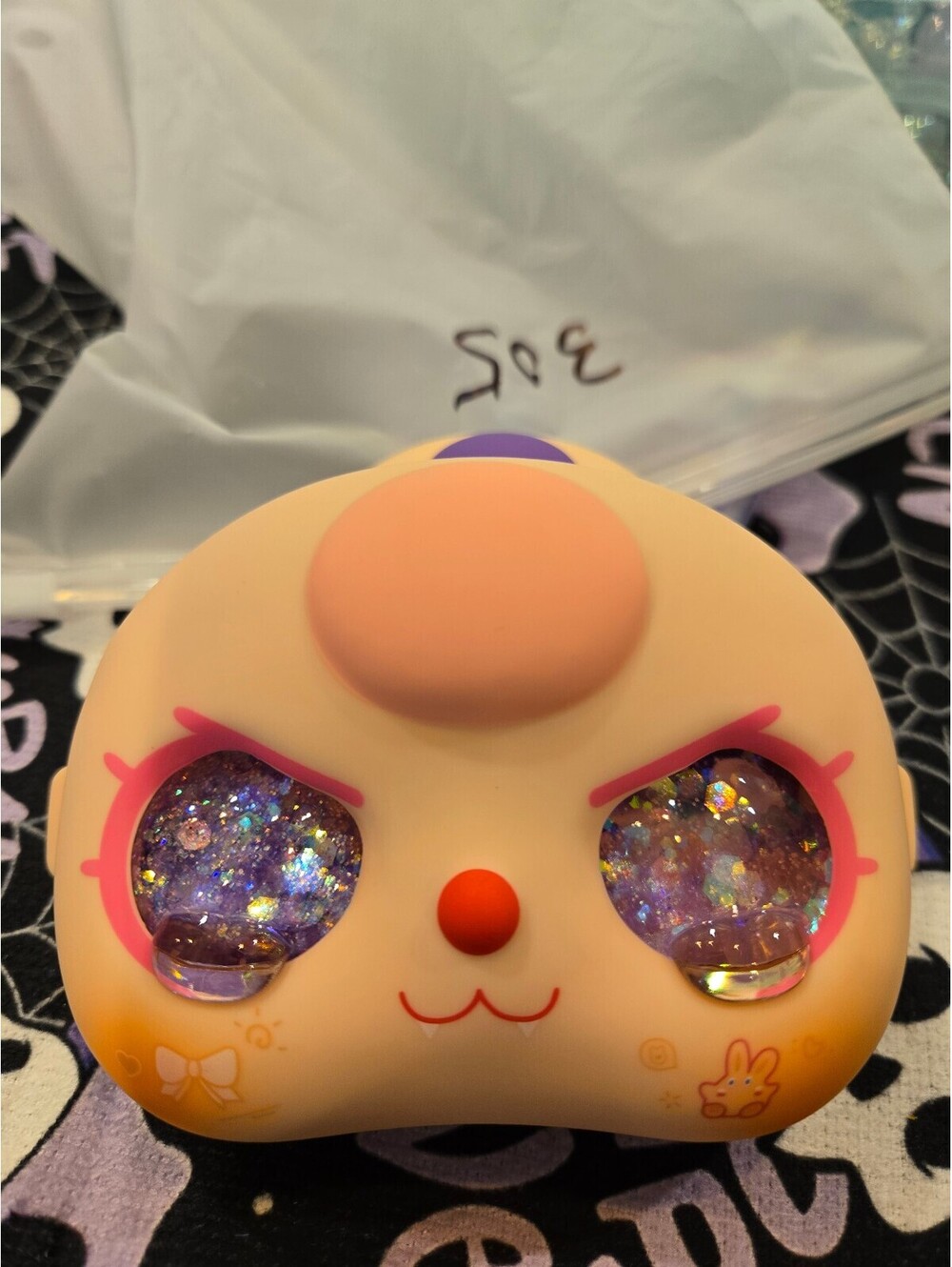 Baby three Peach forehead glitter-eye face toy 100%